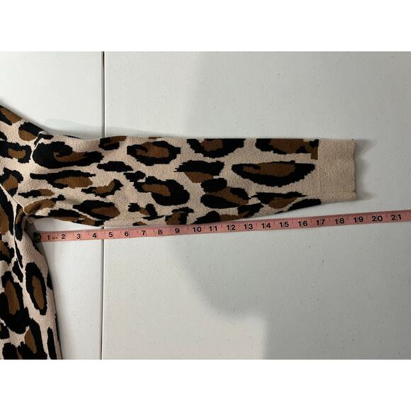 Tahari Pull Over Sweater Soft Leopard Animal Print Brown Black Size Medium $80 - Picture 8 of 12